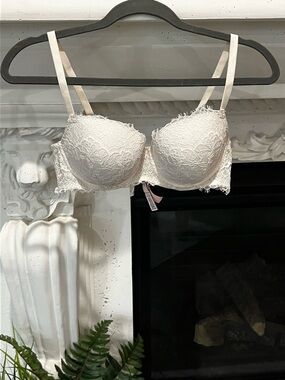 Victoria's Secret Dream Angels Lined Demi Ivory Lace Bra